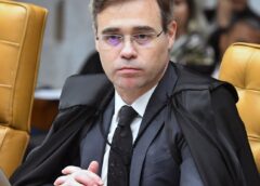 Mendonça autoriza PF a investigar repasses para filme sobre Bolsonaro