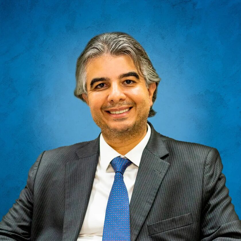 A imagem atual não possui texto alternativo. O nome do arquivo é: ProfElias.jpg