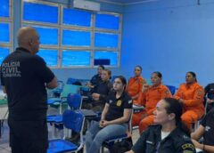 Policiais femininas de forças de segurança participam de treinamento em ambientes simulados