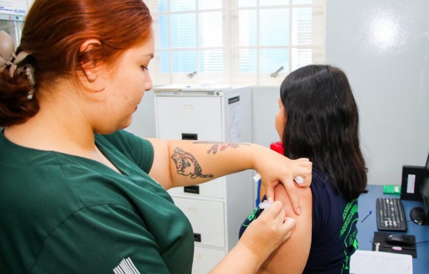 A imagem atual não possui texto alternativo. O nome do arquivo é: VACINACAO-DIA-D-CAMPANHA-DE-GRIPE-INFLUENZA-7-scaled.jpg