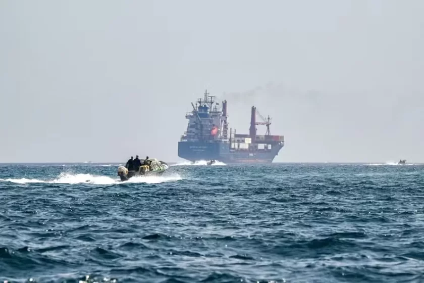 A imagem atual não possui texto alternativo. O nome do arquivo é: afp-20250625-63qu2zp-v2-midres-omaniranisraelconflictceasefiretransportshipping.webp.webp