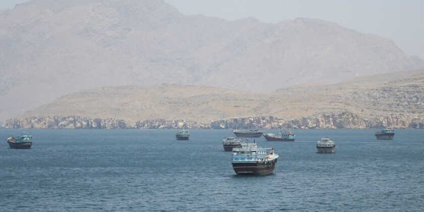 A imagem atual não possui texto alternativo. O nome do arquivo é: 2026-05-10t152508z_1_lynxmpem4907z_rtroptp_4_iran-crisis-oman-hormuz.jpg