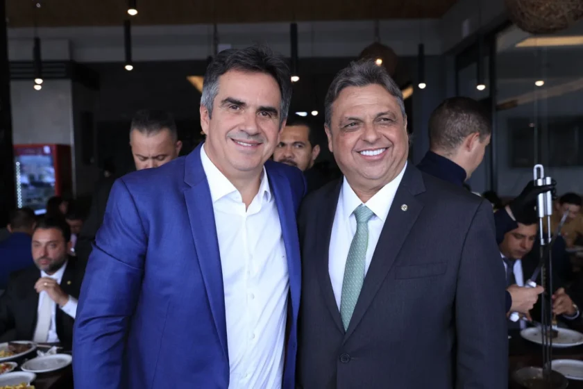 A imagem atual não possui texto alternativo. O nome do arquivo é: 6a03988c921ed-julio-e-ciro-webp.webp.webp