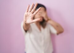 Mandado contra mulher não permite condução na viatura com agressor
