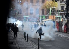 Em meio à crise e protestos, Bolívia aprova lei de estados de exceção