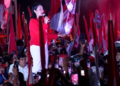 Keiko abre vantagem com 17 mil votos sobre Sánchez