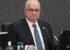 Fachin aguarda explicações de ministros para decidir sobre crise
