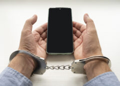 Falta de acesso a celulares apreendidos suspende prazo para contestar acusação