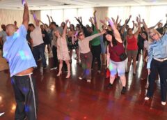Secretários de escolas e oficiais de administração celebram funções em Santos