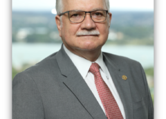 Entre a Cruz e a Espada: A Missão de Edson Fachin para Restabelecer a Ordem e Proteger a Democracia no STF