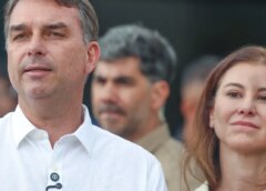 Avião com Flávio Bolsonaro e família segue para Miami