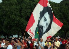 Lula e eleitores idosos se emocionam em “festa de aniversário”