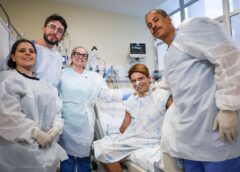 Da incerteza à recuperação: paciente volta a andar com apoio de equipe multidisciplinar do Hospital Governador Celso Ramos