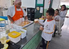 Alunos de todas as escolas da rede municipal de ensino recebem pão com creme de avelã nas refeições nesta quinta-feira (29)