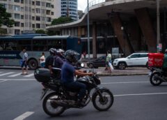 Atenção ao velocímetro: respeitar o limite de velocidade ajuda a proteger vidas