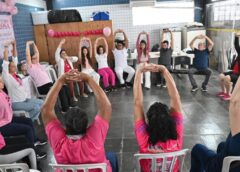 Idosos participam de aulão especial do Outubro Rosa na Policlínica do Gonzaga, em Santos
